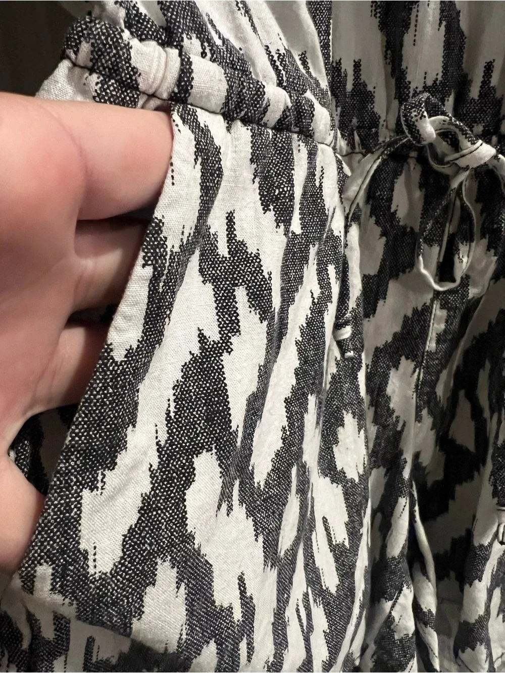 J.Crew Black White Ikat Print Linen Lyocell Romper XXS Pockets Summer Vacation